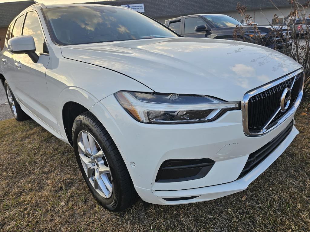 2018 Volvo XC60 Momentum's photo